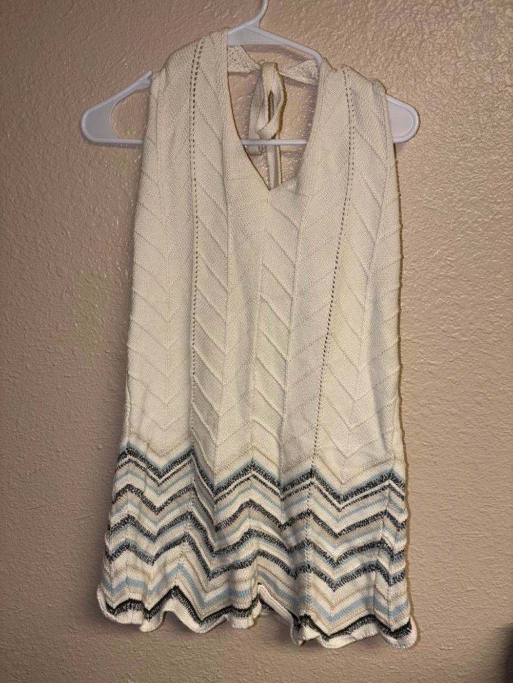 American Eagle Cream Chevron Knit Tank with Blue Accent